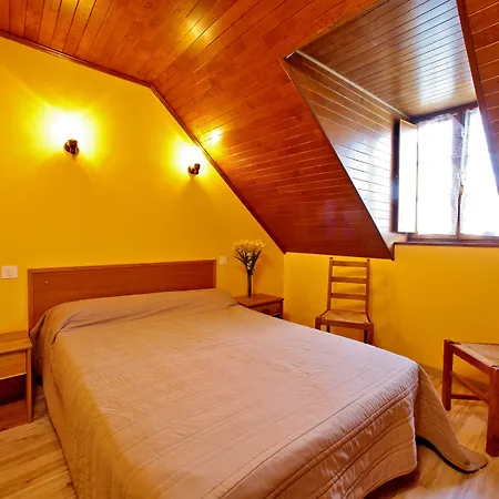 Combas Village De Saint-Crépin-et-Carlucet