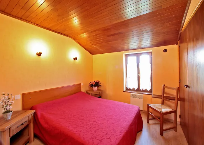 Combas Village De * Saint-Crépin-et-Carlucet