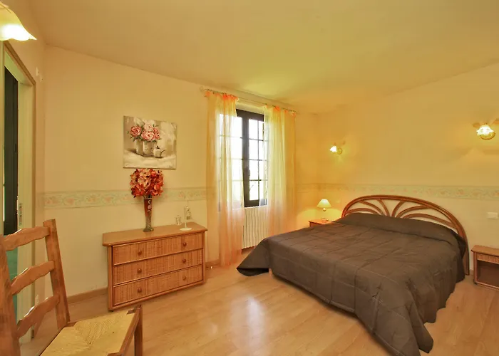 Combas Village De * Saint-Crépin-et-Carlucet