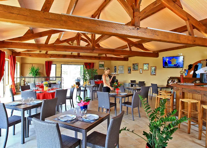 Combas Village De 別荘