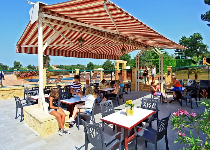 Combas Village De 別荘