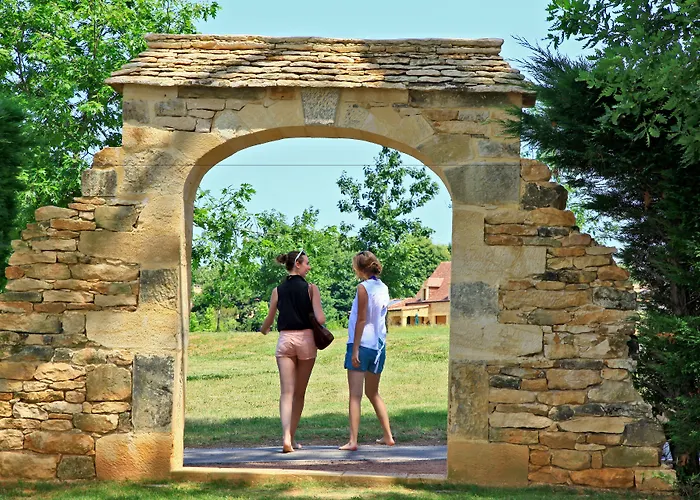 Combas Village De * Saint-Crépin-et-Carlucet